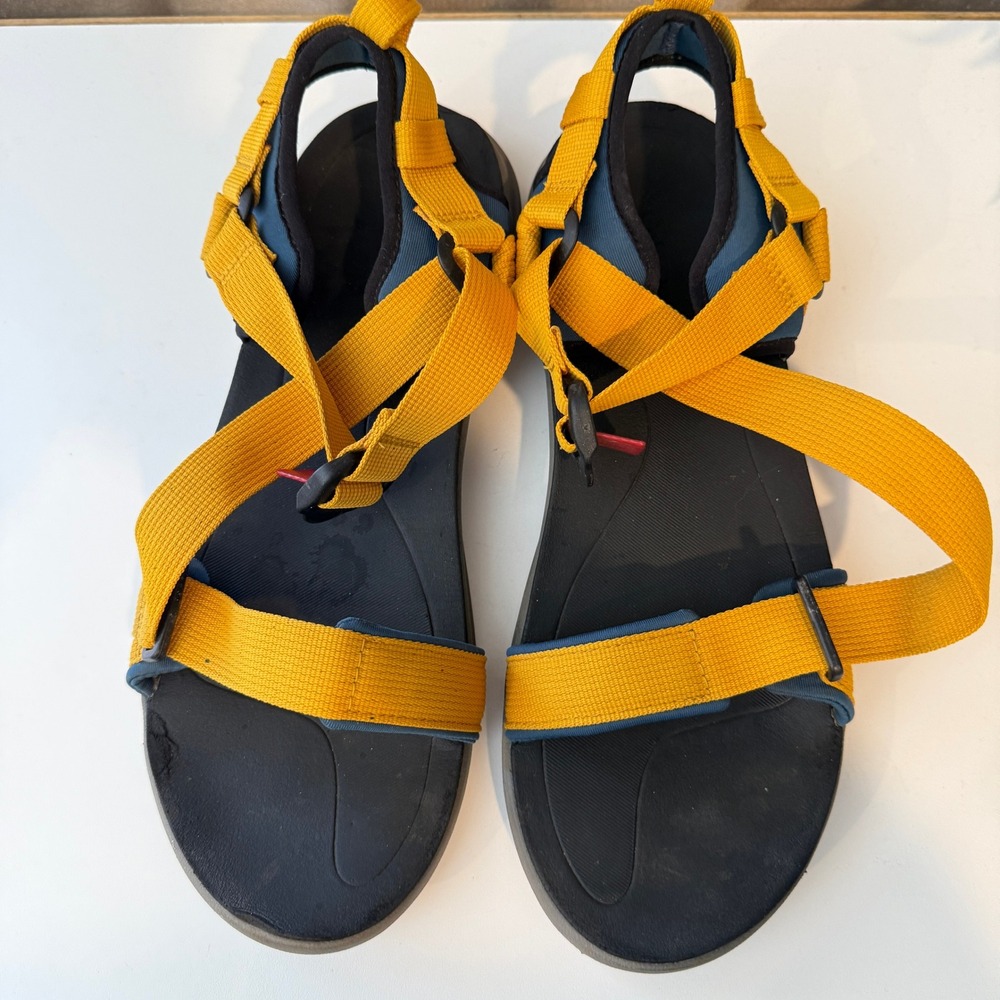 Columbia Santiam Mens Sport Sandals Yellow Blue Hiking Trail Water Shoes